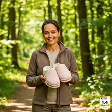 Lade das Bild in den Galerie-Viewer, FeelFree Slipper - ergonomische & rutschfeste Winterslipper