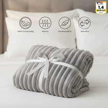 Lade das Bild in den Galerie-Viewer, Kuschelwunder Deluxe – Extra Große Premium-Fleece-Decke