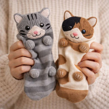 Lade das Bild in den Galerie-Viewer, HUGGY Kuschelsocken – mit Katzen &amp; Hunden – Einheitsgröße – Unisex

